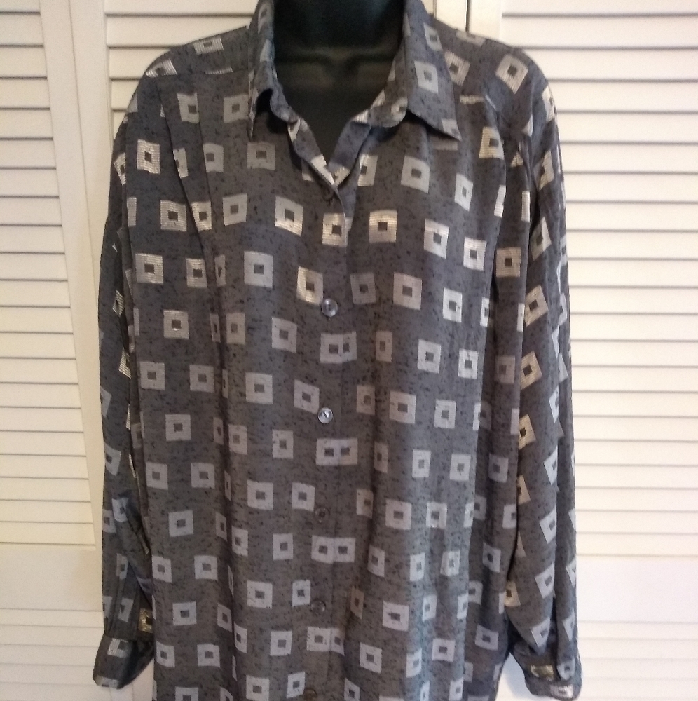 Blouse like new size 22